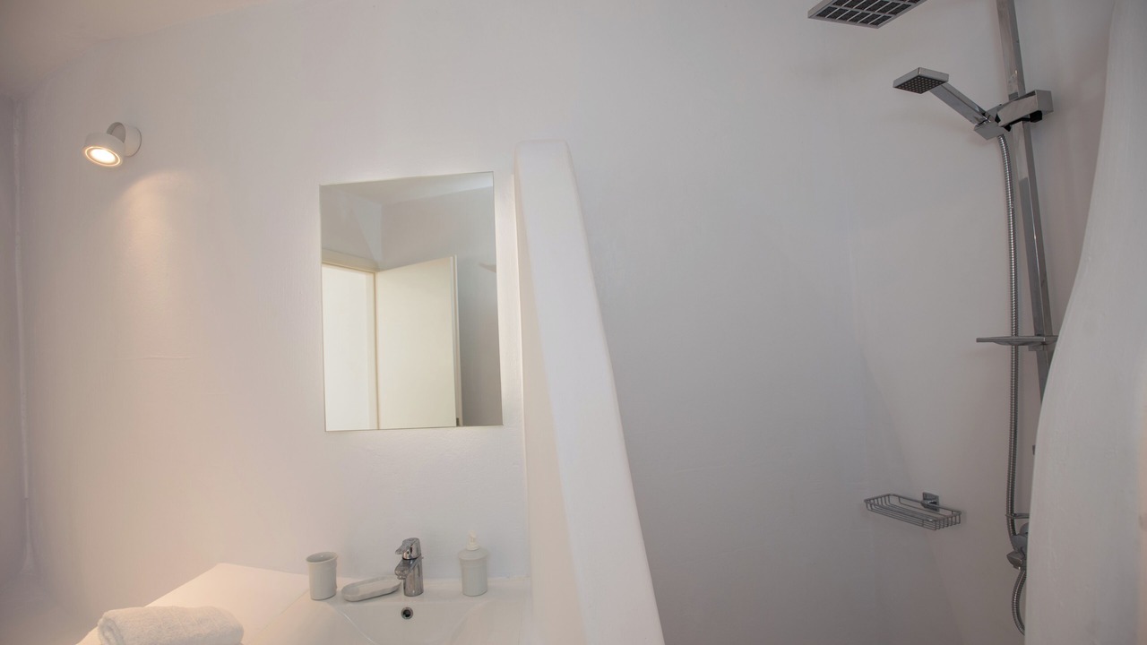 Photo of Bathroom in Psarou