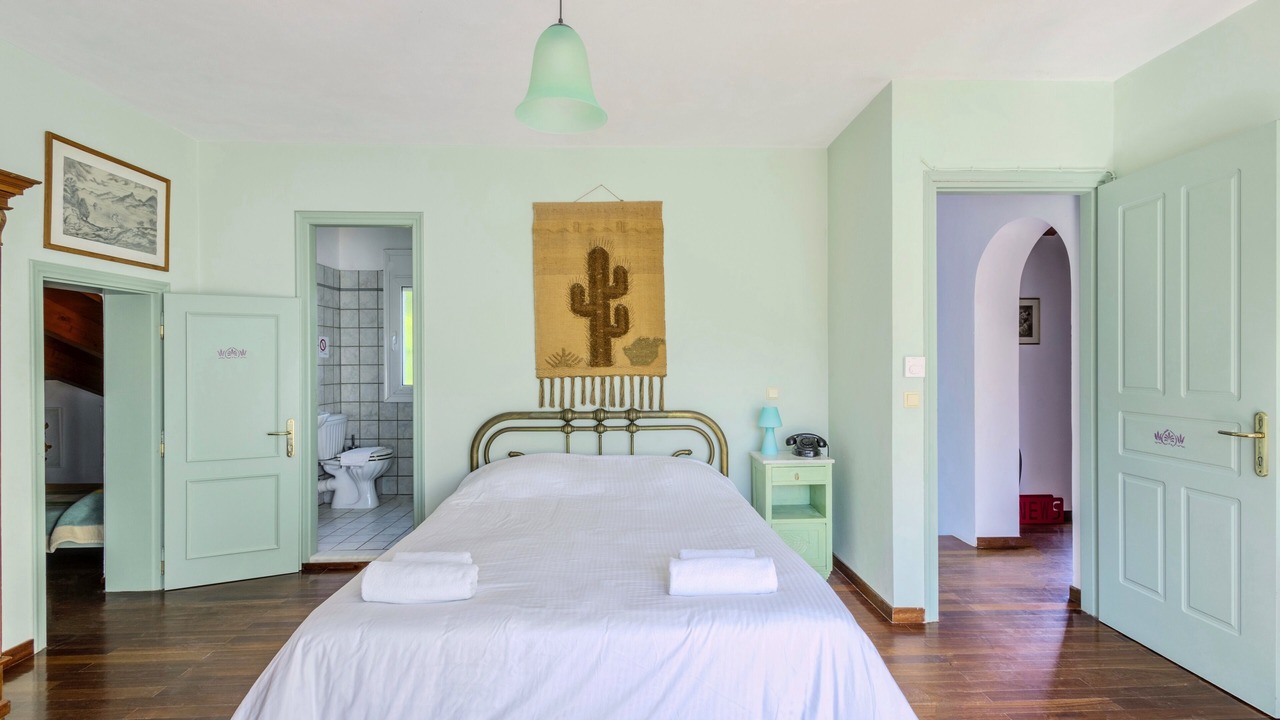 Photo of Bedroom in Melikia