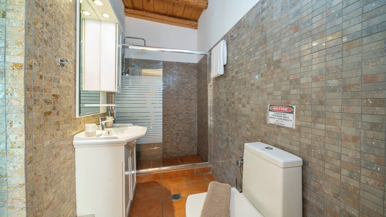 Photo of Bathroom in Tselendata