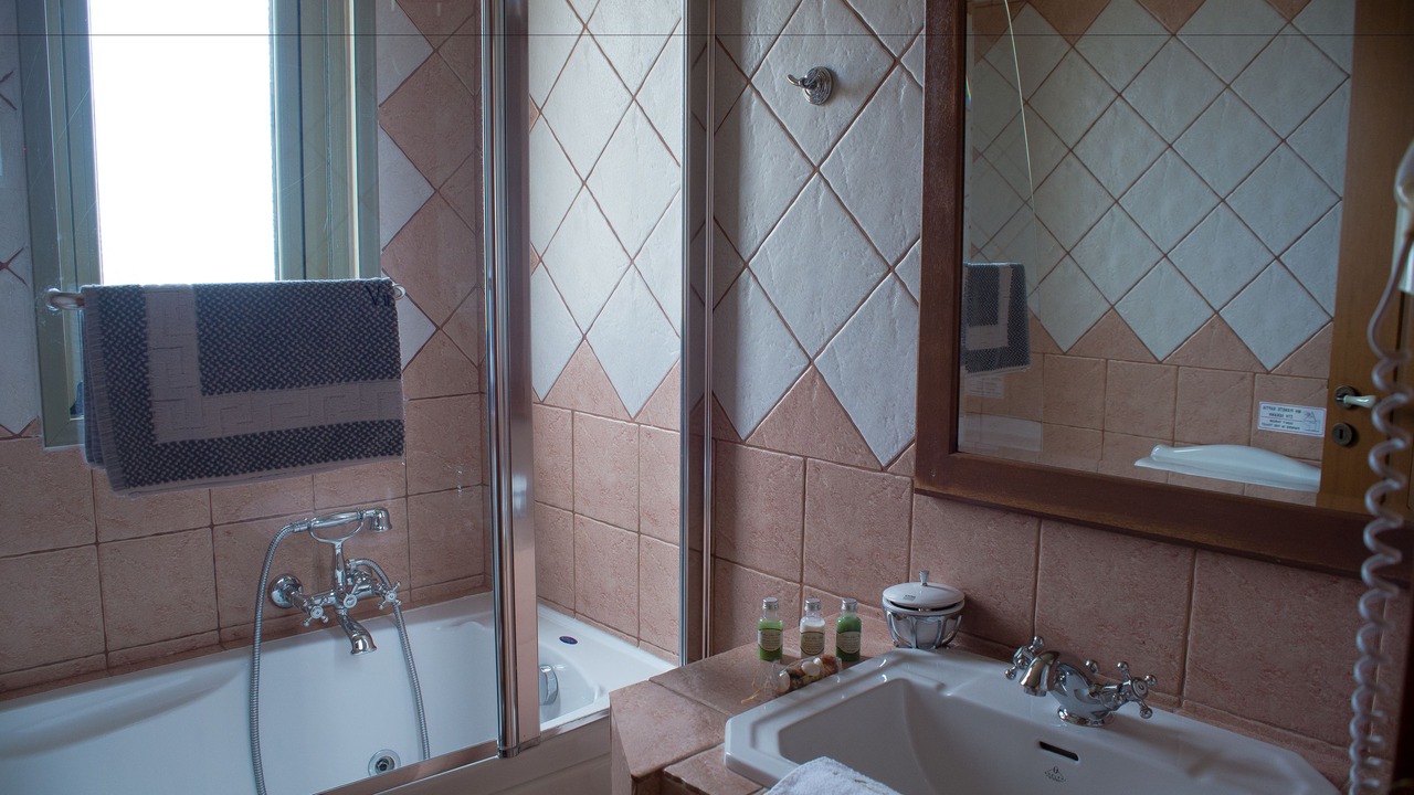 Photo of Bathroom in Plateies