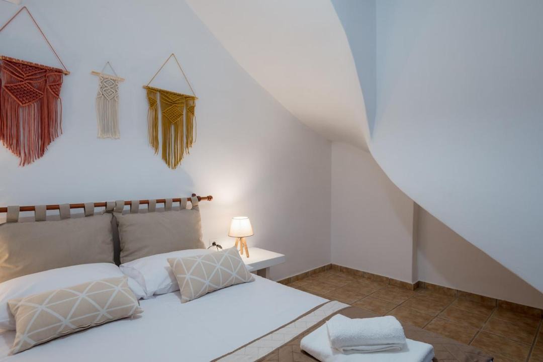 Photo of Bedroom in Ampelas