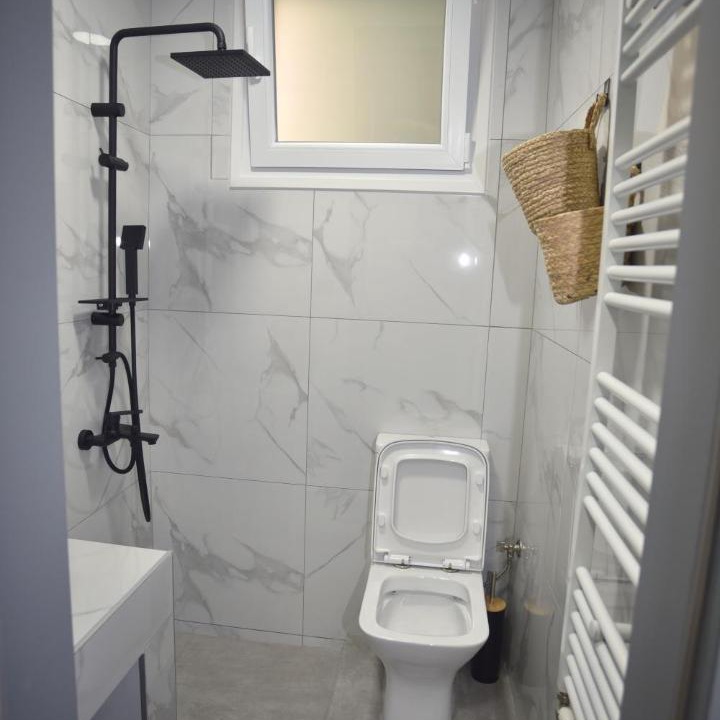 Photo of Bathroom in Drama
