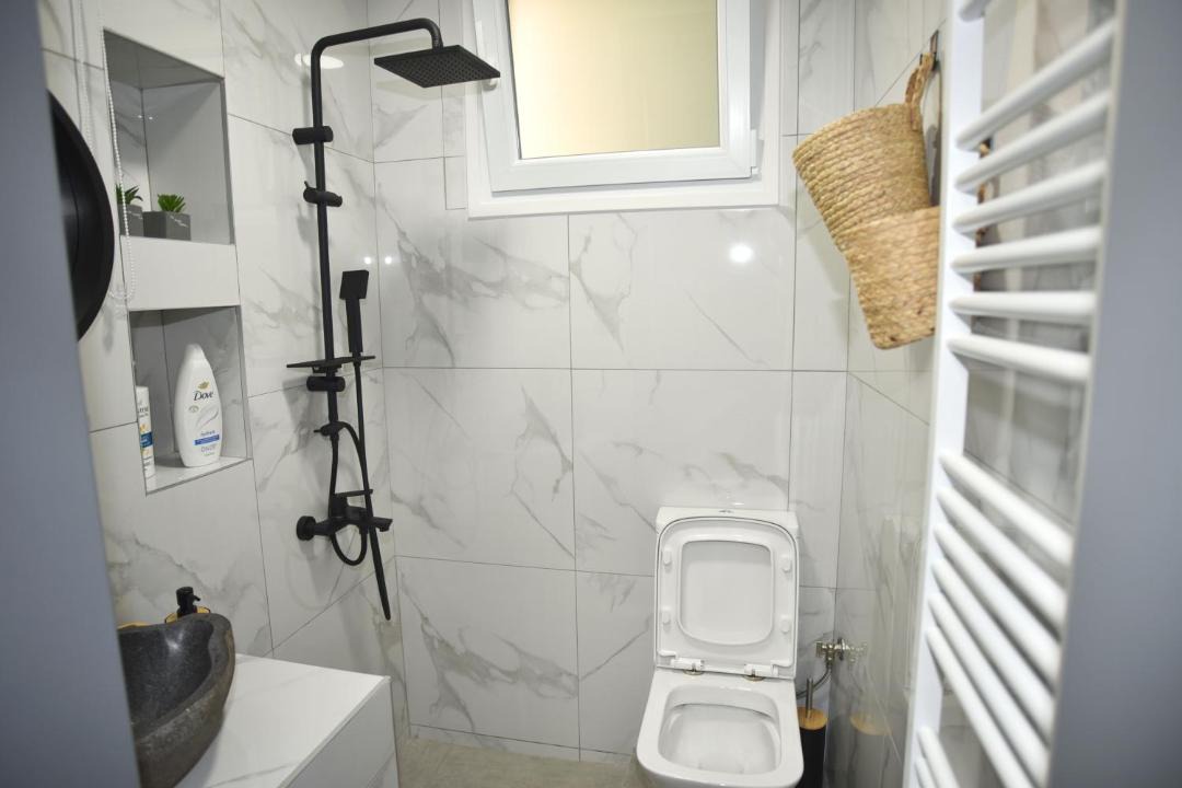 Photo of Bathroom in Drama