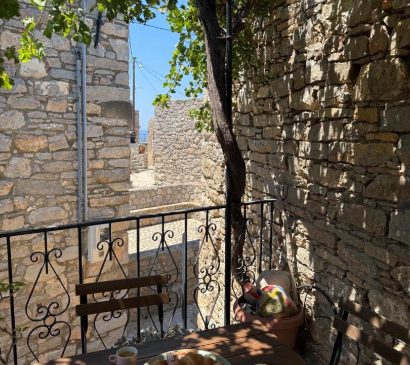Photo of Patio Balcony in Avgonyma