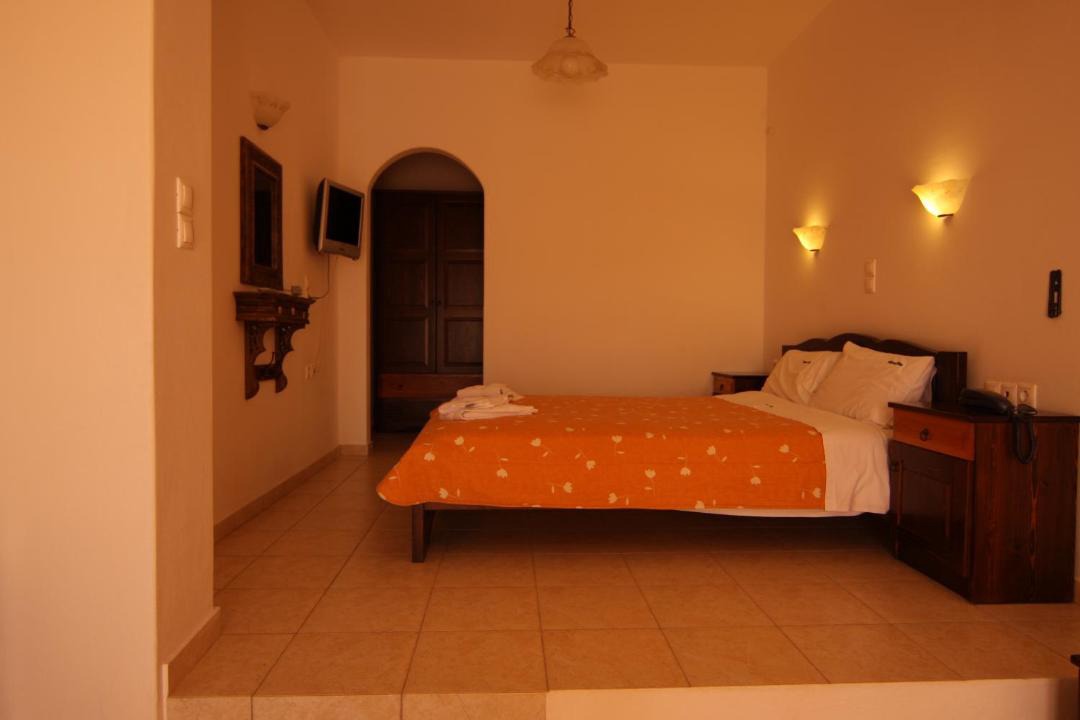 Photo of Bedroom in Schinoussa Town