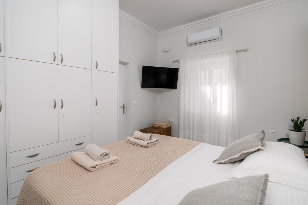 Photo of Bedroom in Adamas