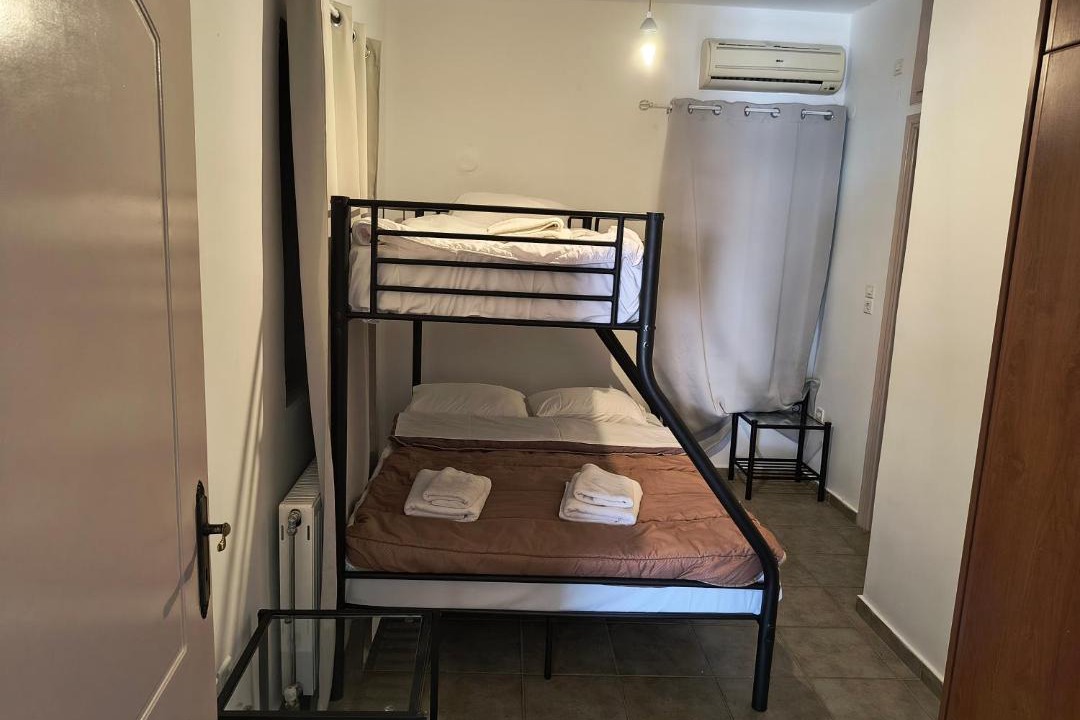Photo of Bedroom in Lefktron