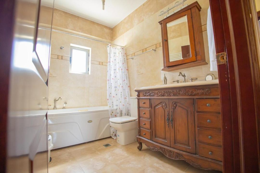 Photo of Bathroom in Kineta