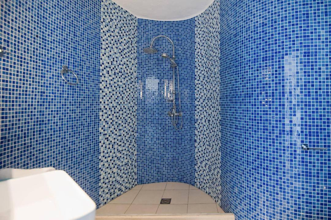 Photo of Bathroom in Petaleia