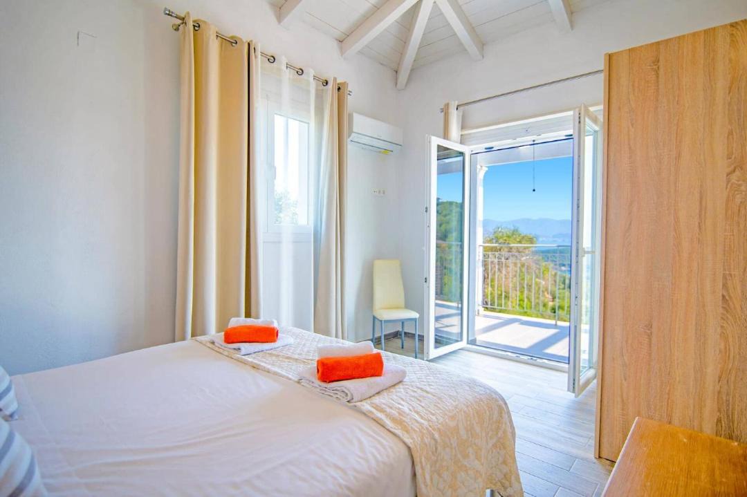 Photo of Bedroom in Petaleia