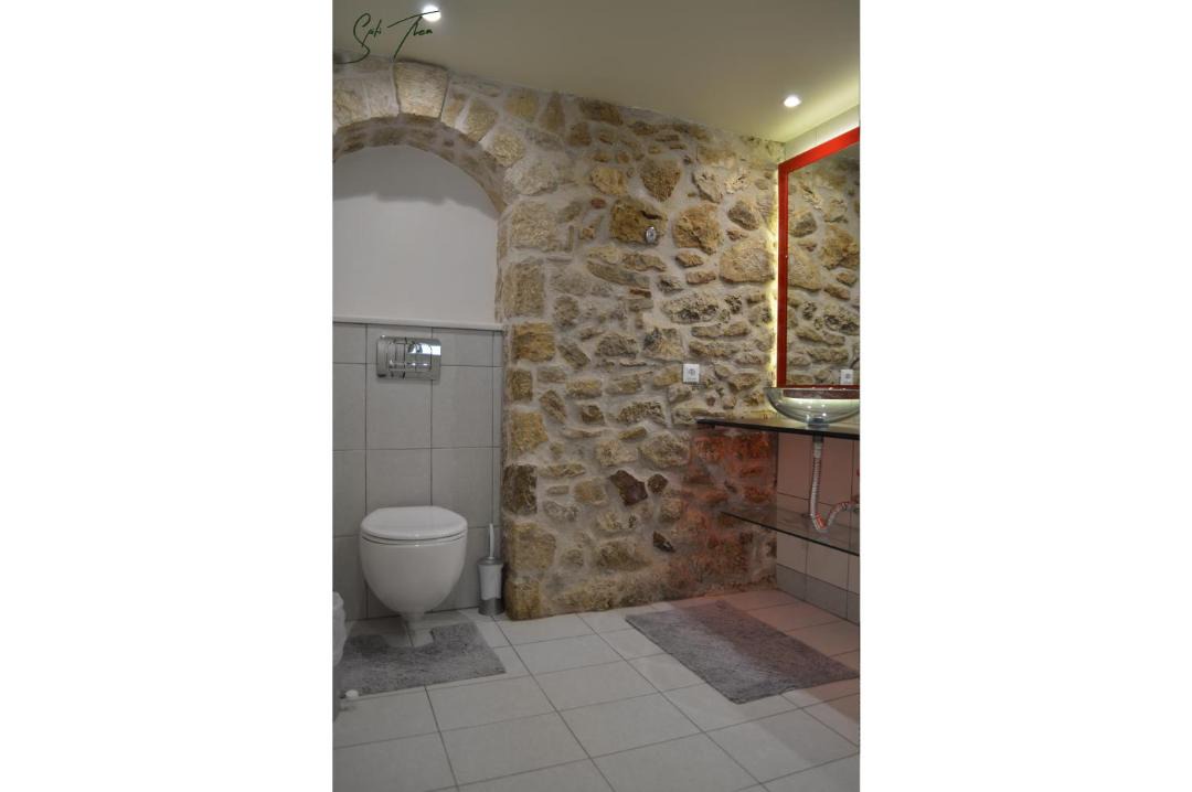 Photo of Bathroom in Aleimmatades
