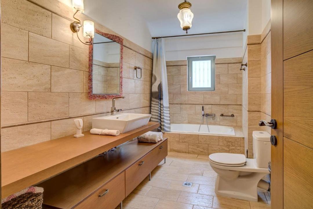 Photo of Bathroom in Troizinia