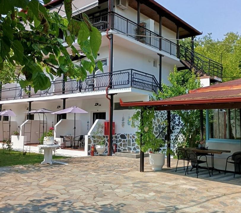 Photo of Others in Paralia Skotinis