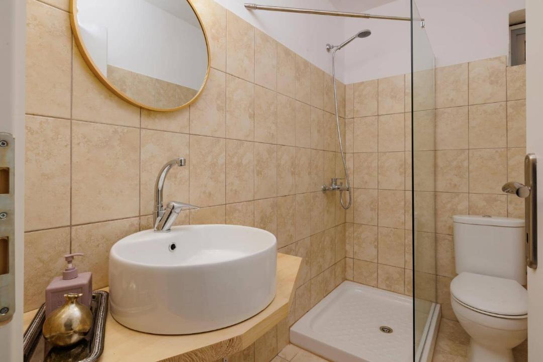 Photo of Bathroom in Apraos