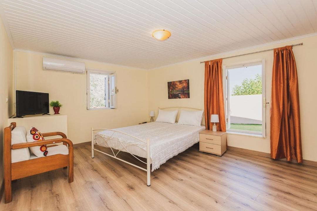 Photo of Bedroom in Drapanos