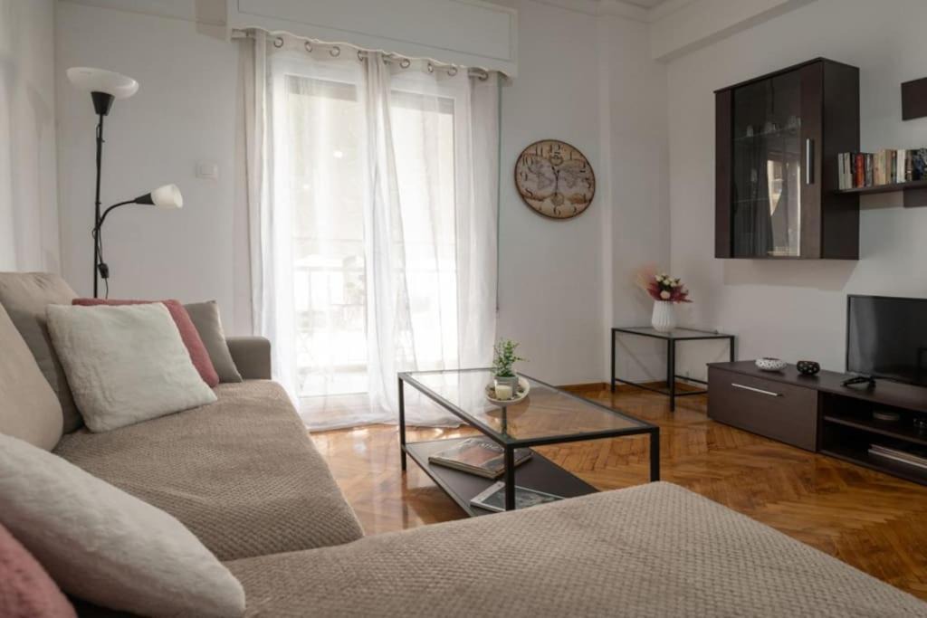 Photo of Livingroom in Platia Viktorias