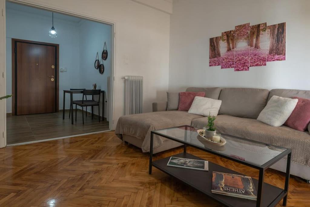 Photo of Livingroom in Platia Viktorias