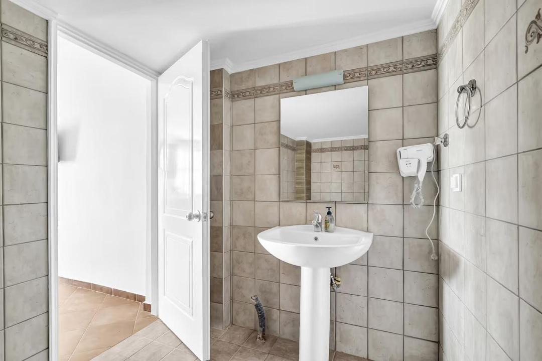 Photo of Bathroom in Parisata