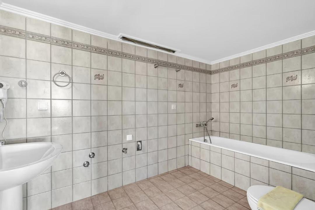 Photo of Bathroom in Parisata