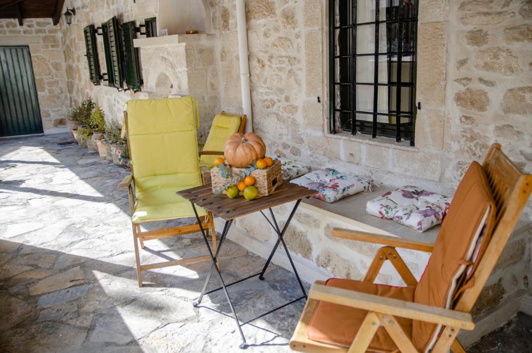 Photo of Patio Balcony in Pirgou