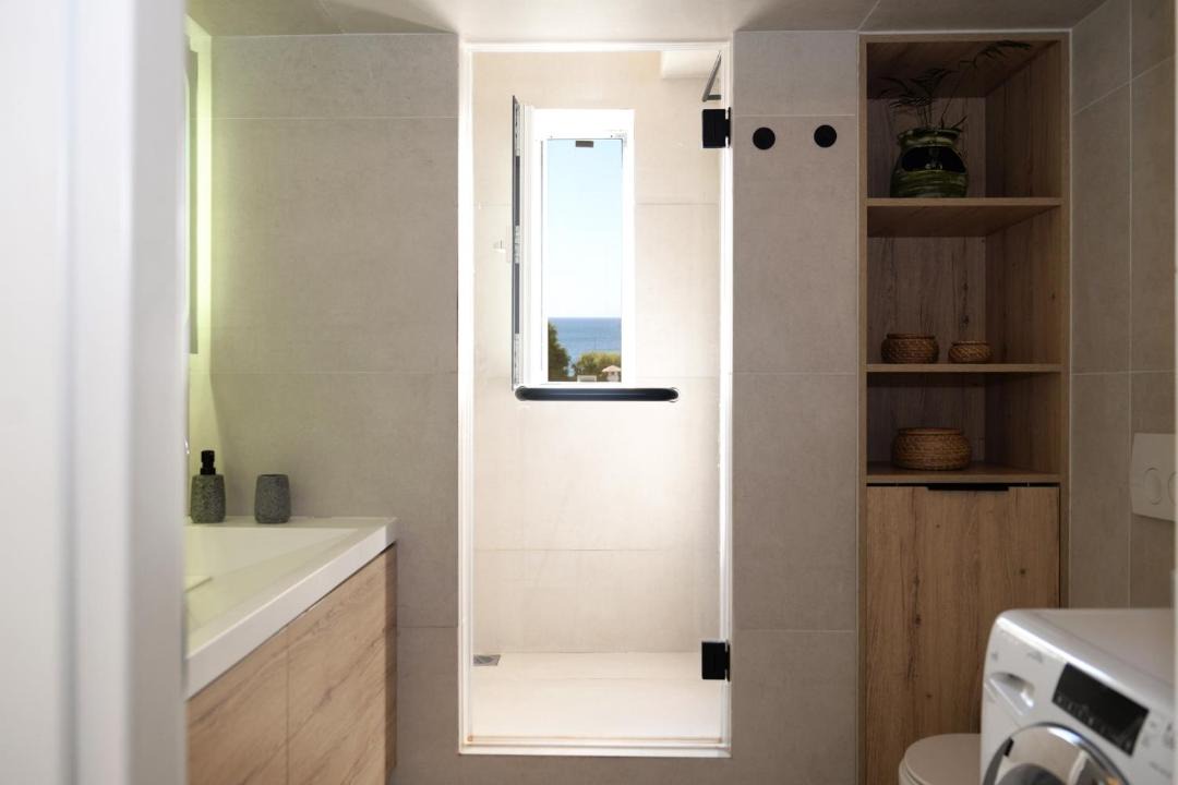 Photo of Bathroom in Alimos
