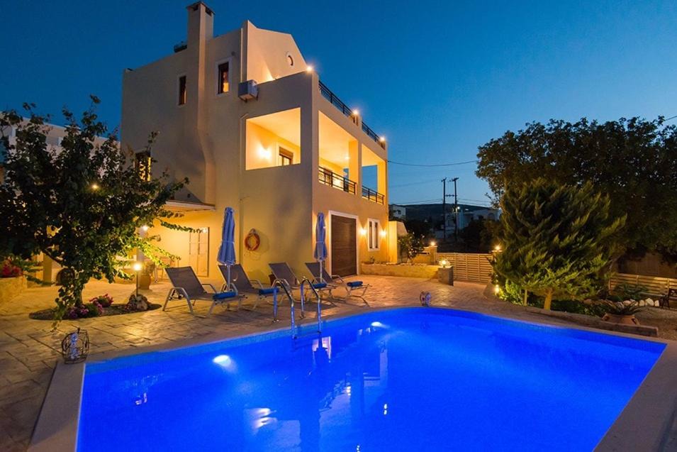 Photo of Patio Balcony in Roussospiti