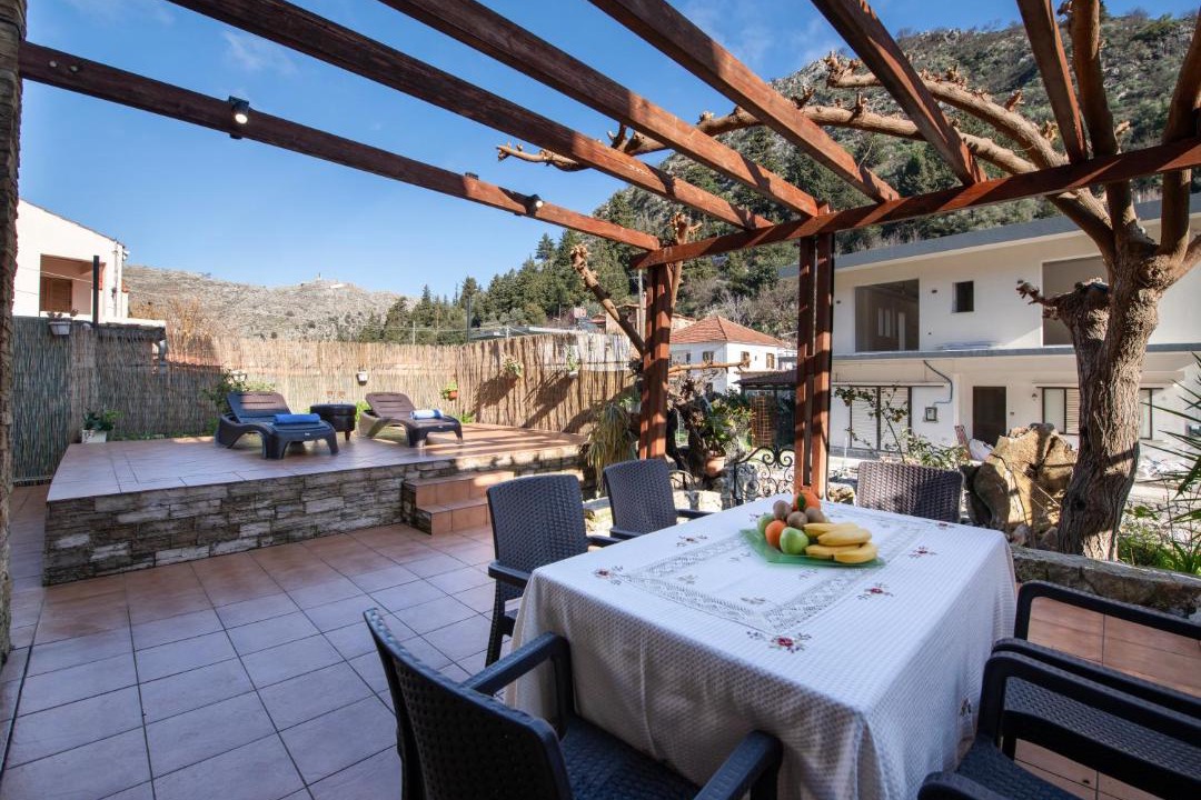 Photo of Patio Balcony in Theriso