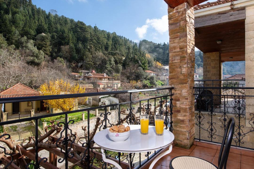 Photo of Patio Balcony in Theriso