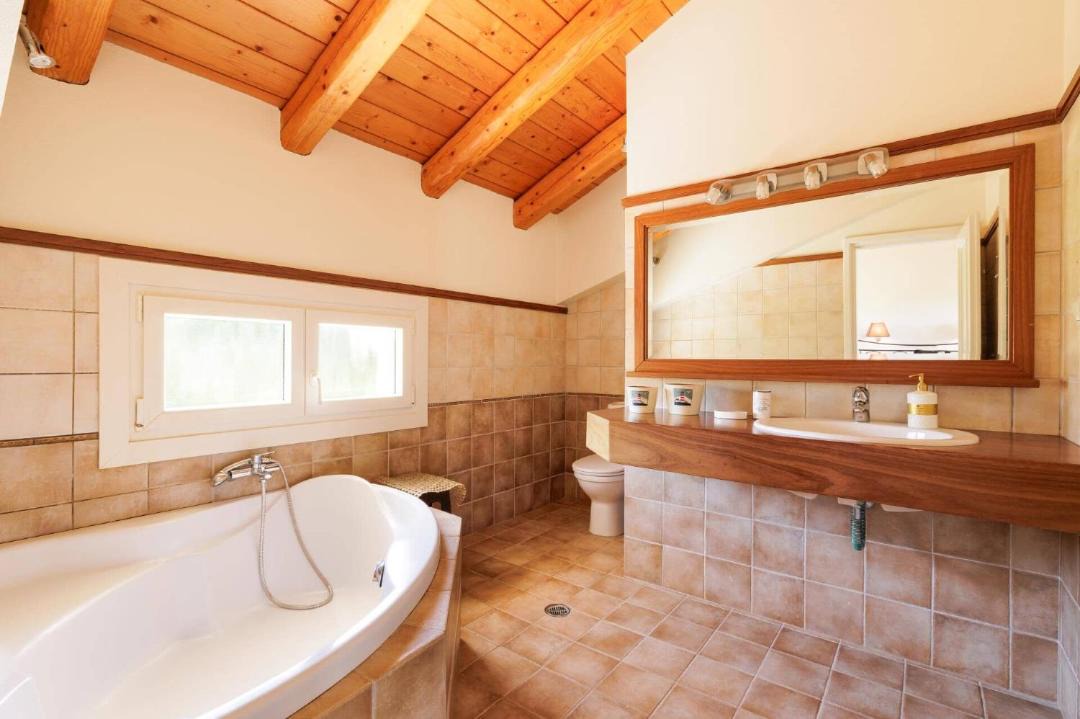 Photo of Bathroom in Petaleia