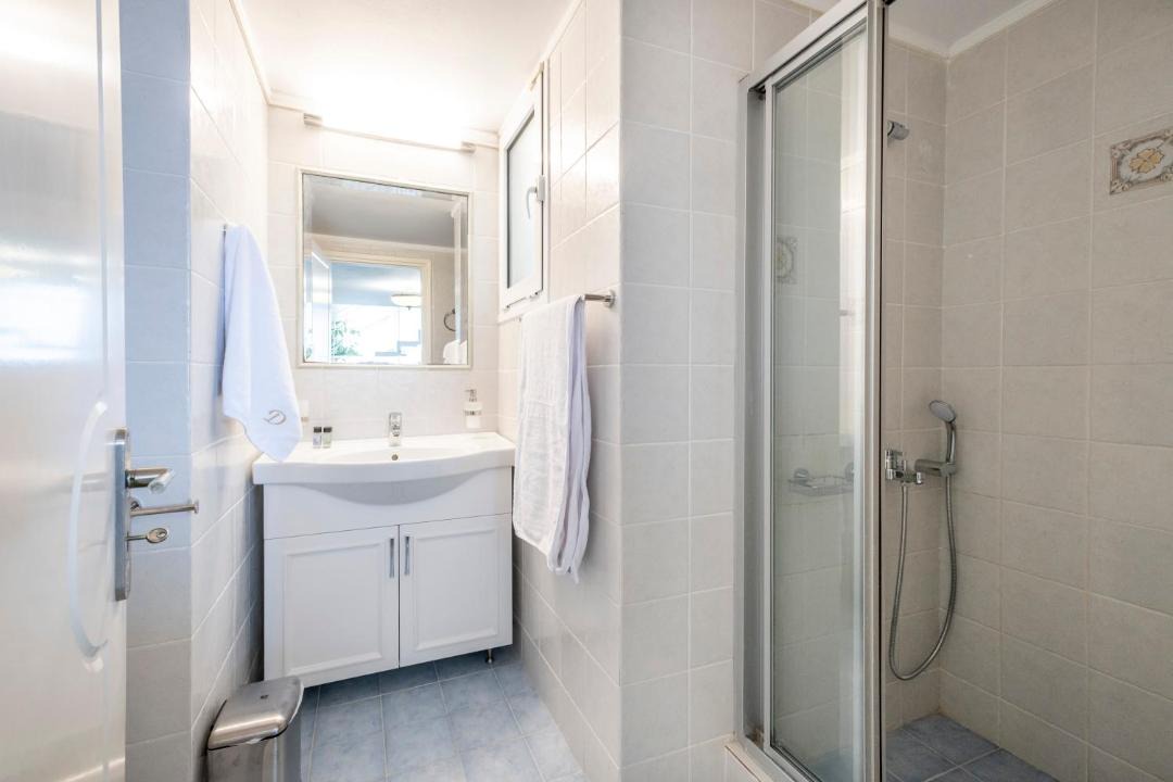 Photo of Bathroom in Tolo