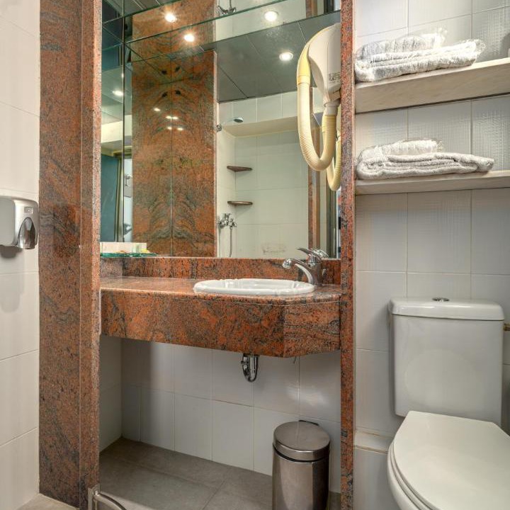 Photo of Bathroom in Skaramangas