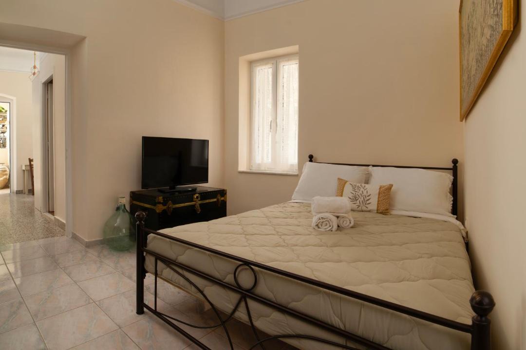 Photo of Bedroom in Paleopolis