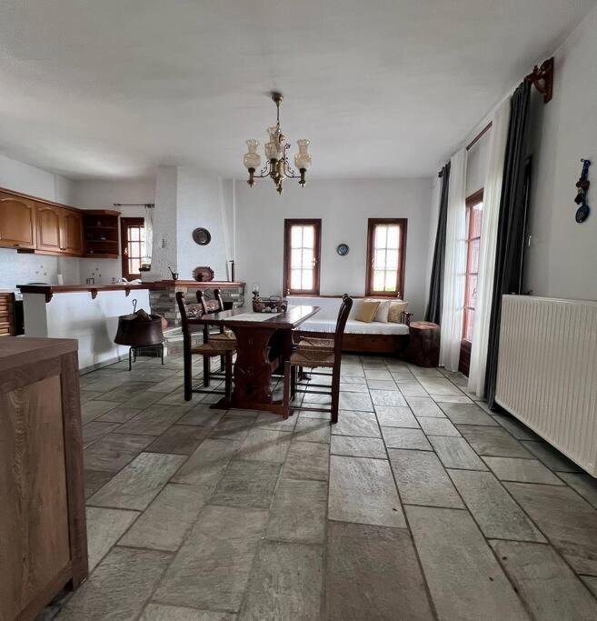 Photo of Kitchen in Mouresi