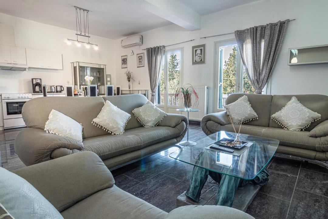 Photo of Livingroom in Perivolion