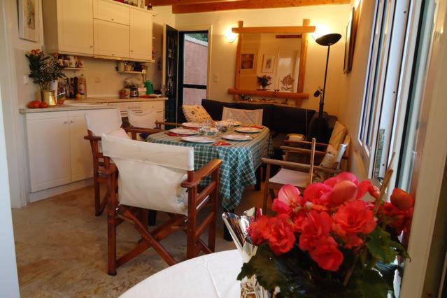 Photo of Livingroom in Notos