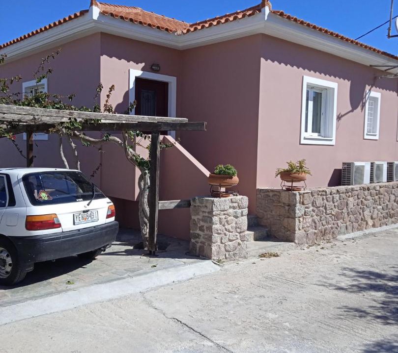 Photo of Buildings in Perdhika