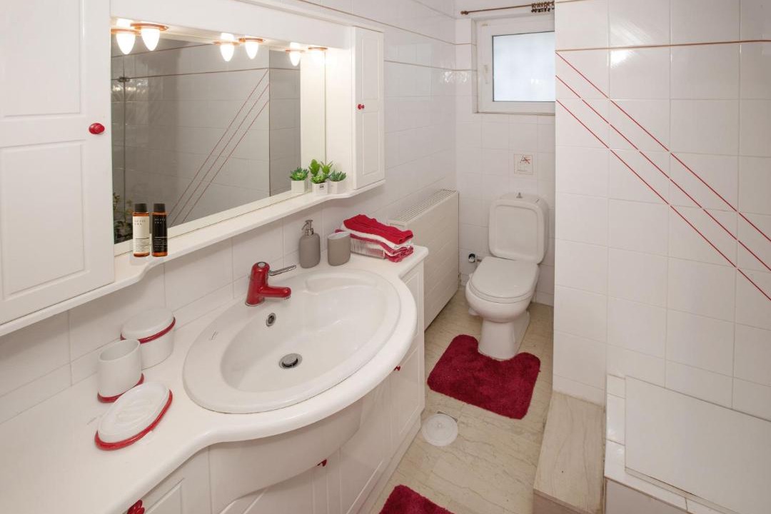 Photo of Bathroom in Marathon