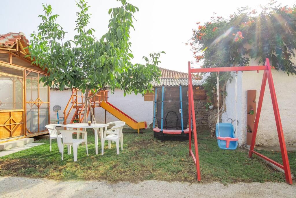 Photo of Buildings in Topeiros