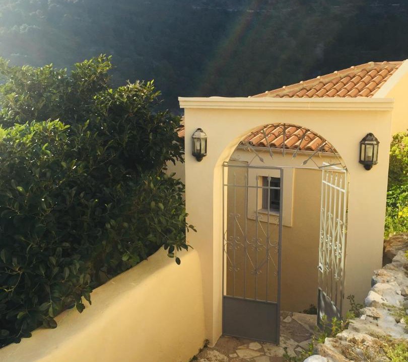 Photo of Buildings in Frourion