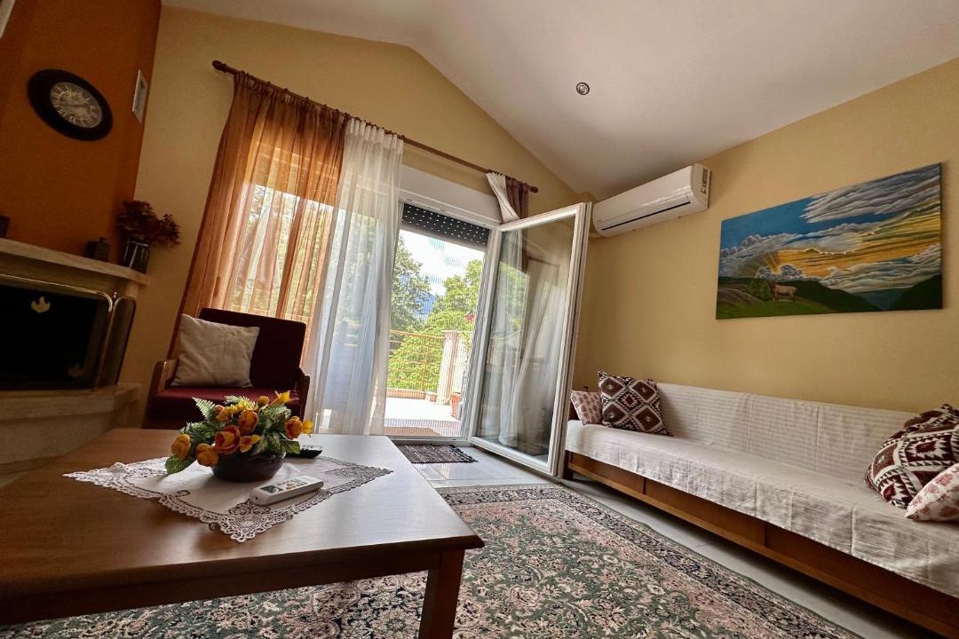Photo of Livingroom in Almopia