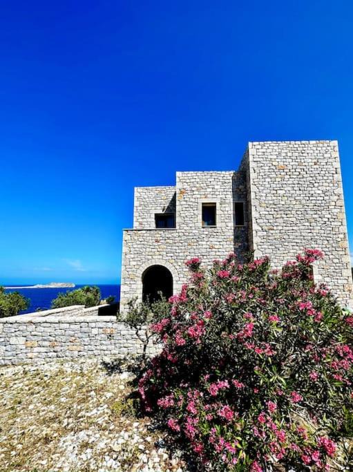 Photo of Buildings in Omales
