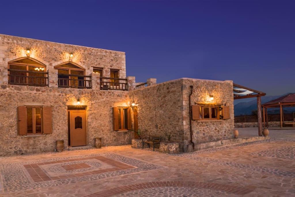 Photo of Buildings in Malaxa