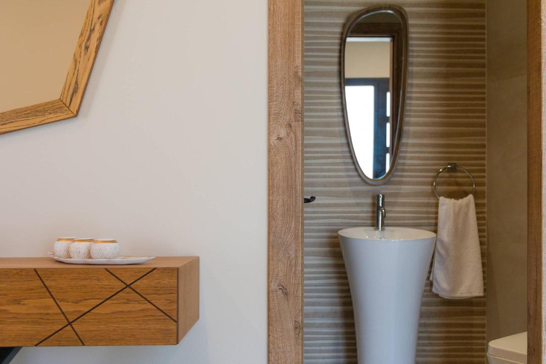 Photo of Bathroom in Petaleia