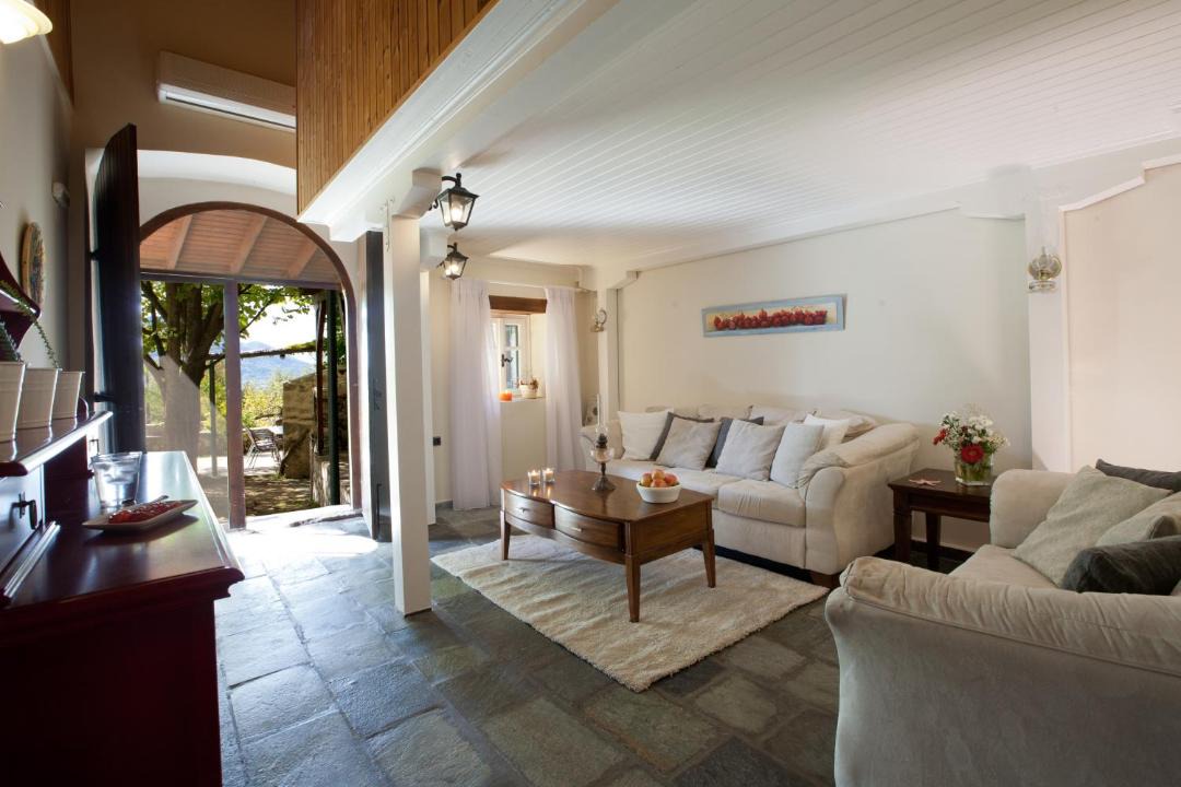 Photo of Livingroom in Sivros