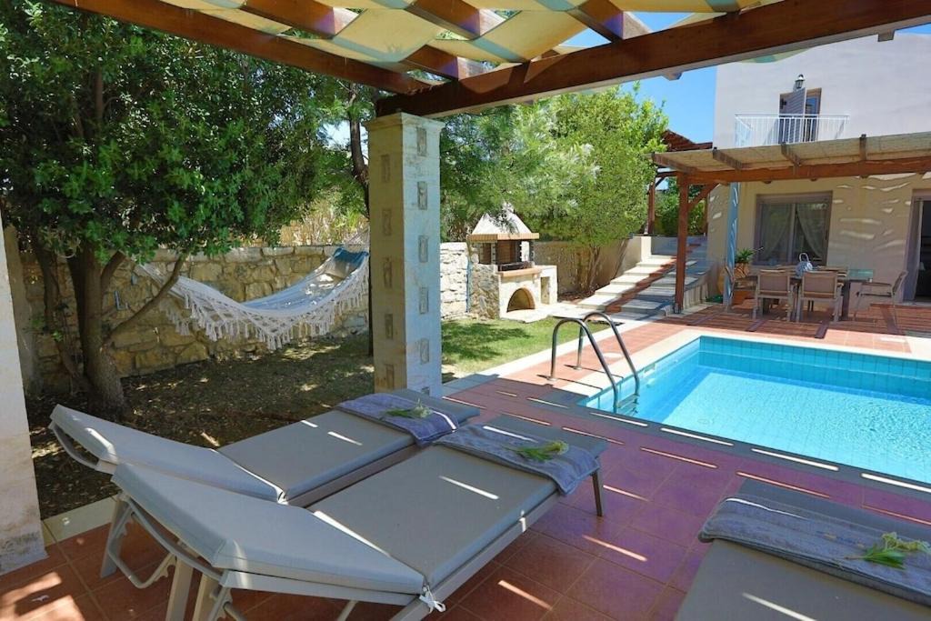 Photo of Outdoor in Monopari