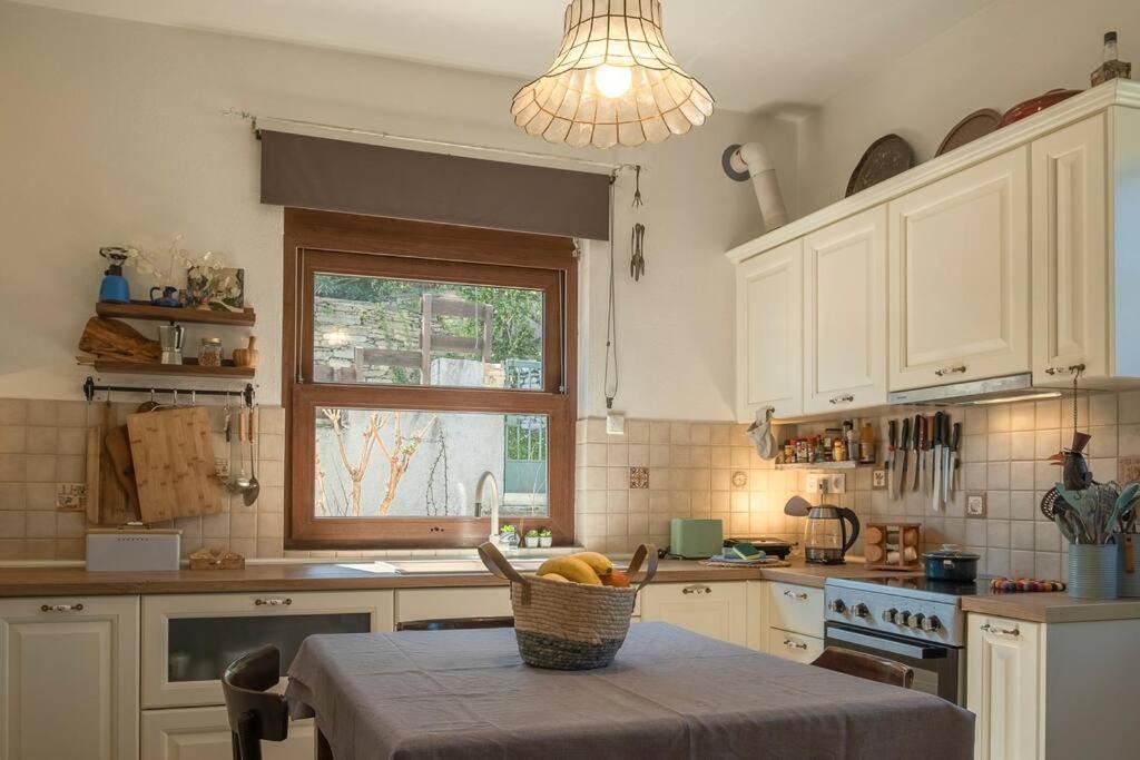 Photo of Kitchen in Lambinou