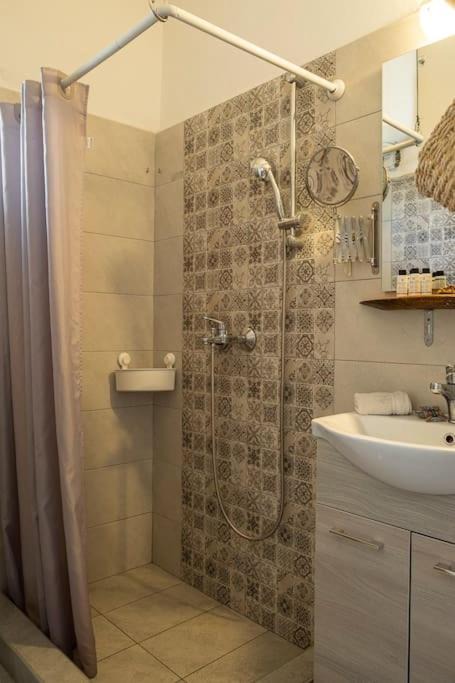 Photo of Bathroom in Lambinou