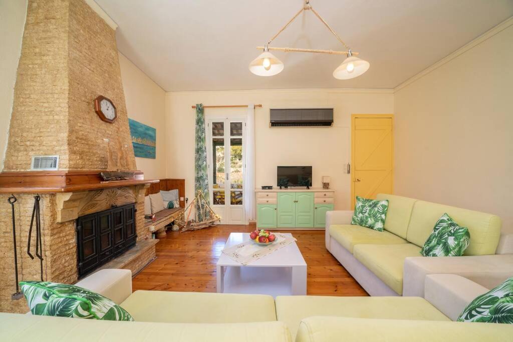 Photo of Livingroom in Frourion