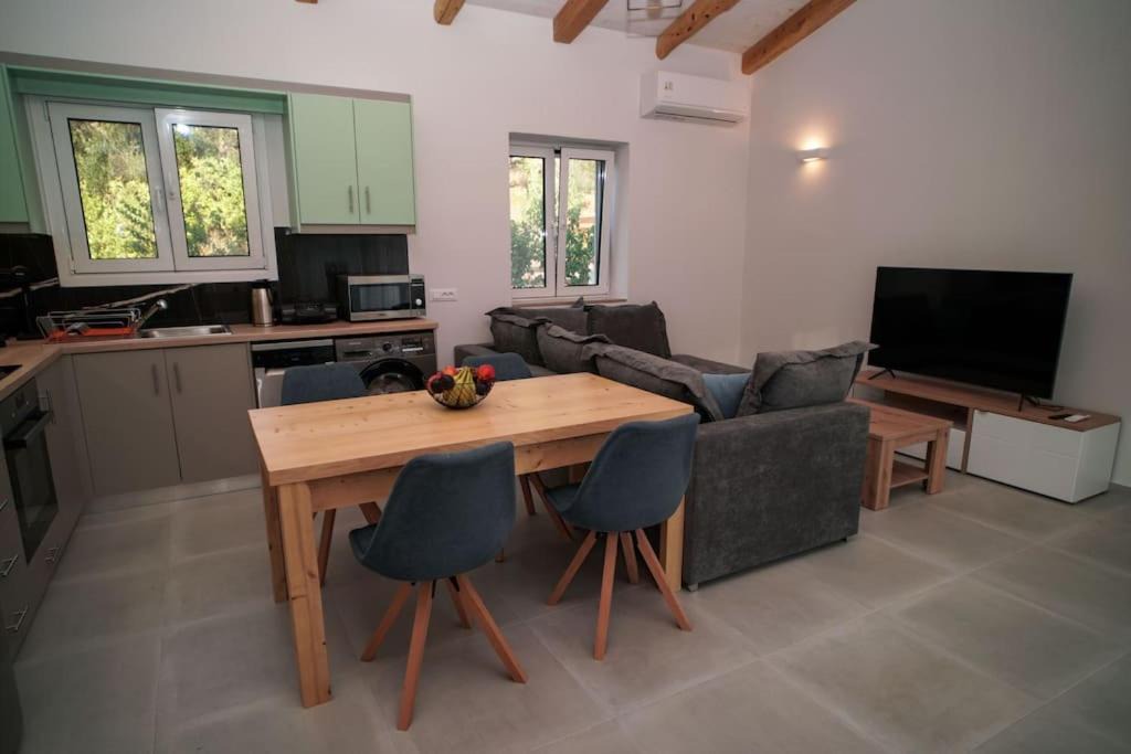 Photo of Livingroom in Liapades