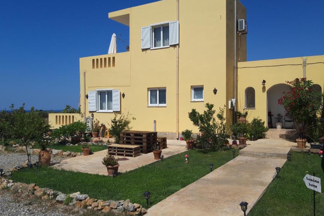 Photo of Buildings in Frangokastellon